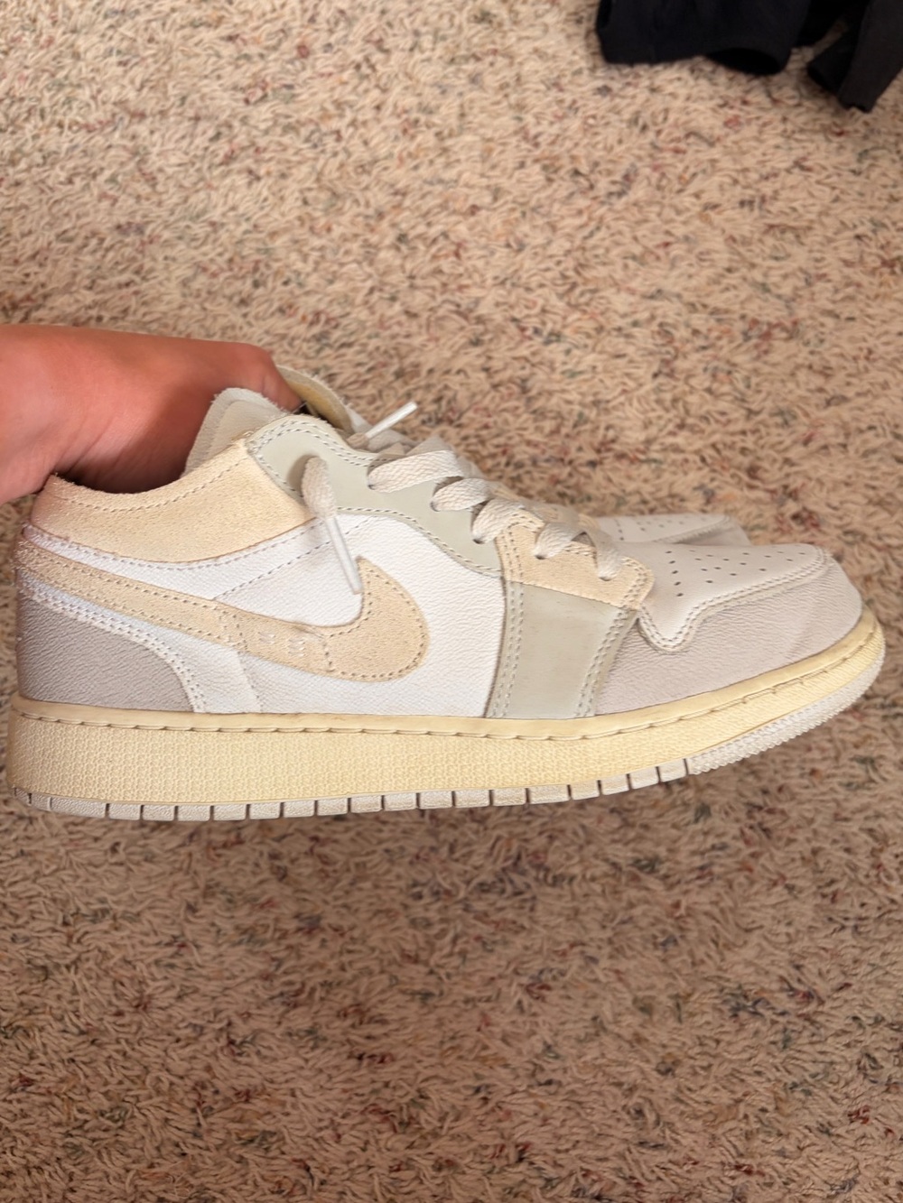 Jordan Low-Top Sneakers in Cream/White/Tan